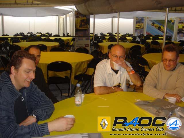 Zolder-05-breakfast-group-2-sf